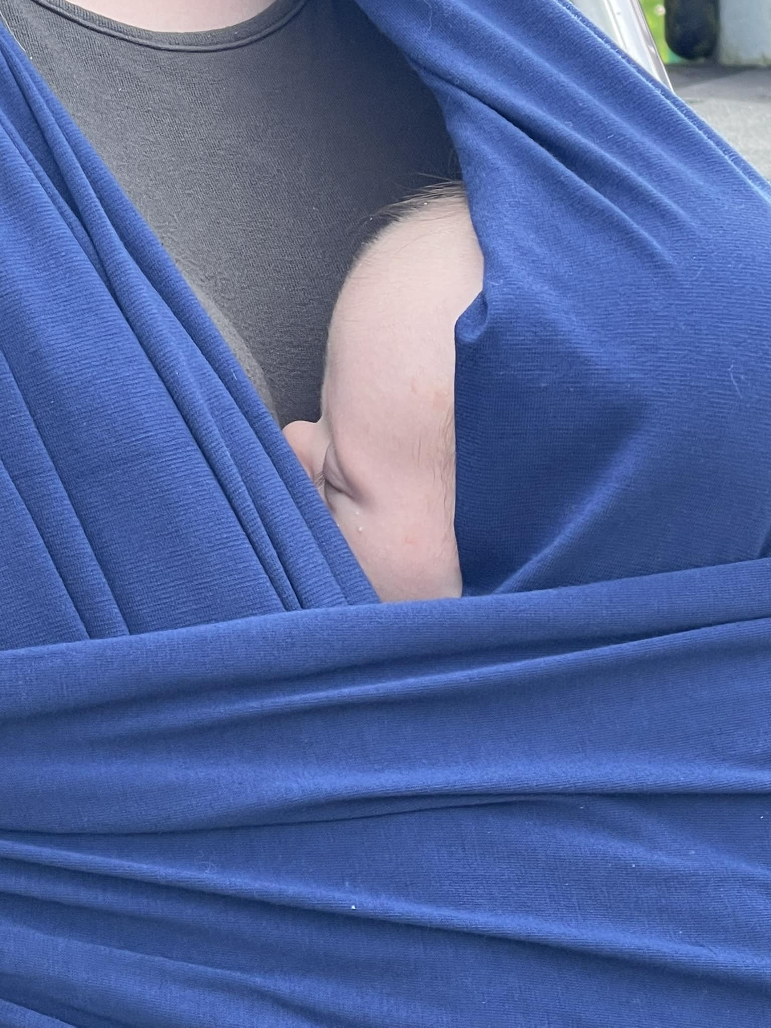 The Benefits of Babywearing: Why a Stretchy Wrap Is Perfect for You and Your Newborn.